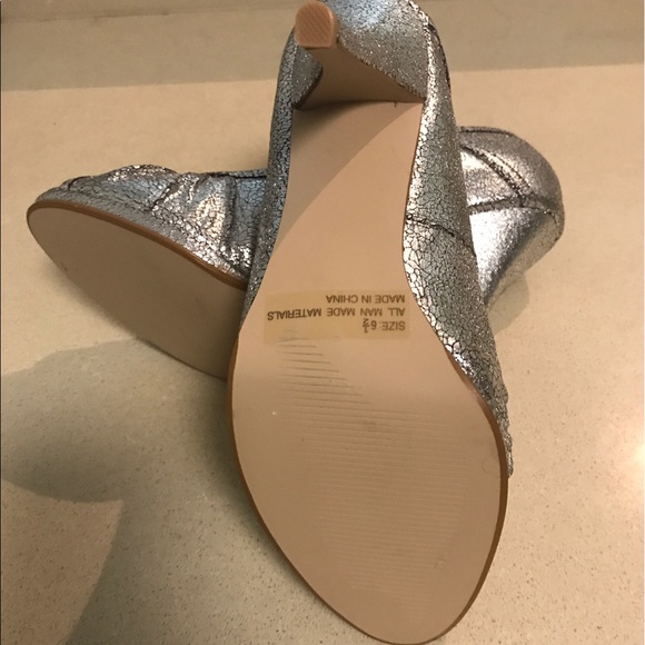 BRAND NEW Silver heels - Picture 2 of 3