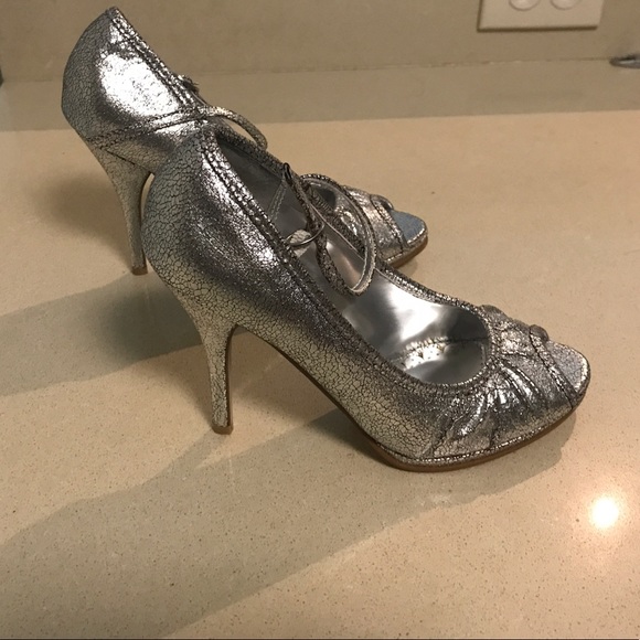 BRAND NEW Silver heels - Picture 3 of 3