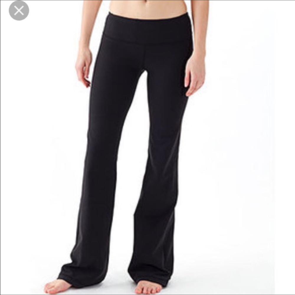 Lululemon black groove pants..READ DESCRIPTION