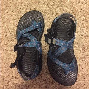 Chacos with a toe strap in a women's size 7
