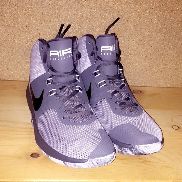 Men's Nike high top basketball shoes - Picture 2 of 4