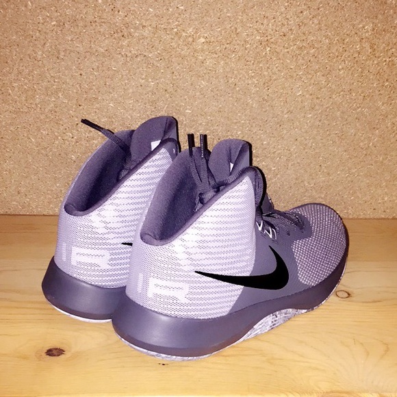 Men's Nike high top basketball shoes - Picture 3 of 4