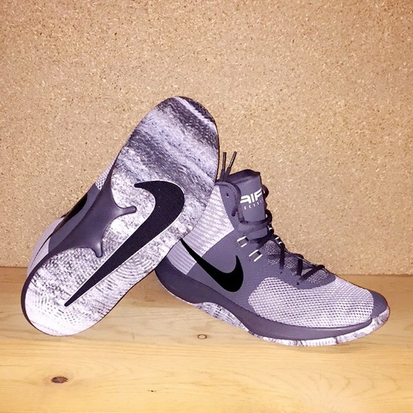 Men's Nike high top basketball shoes - Picture 4 of 4