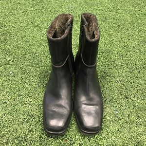 Cole Haan short ankle insulated boots sz 7.5B