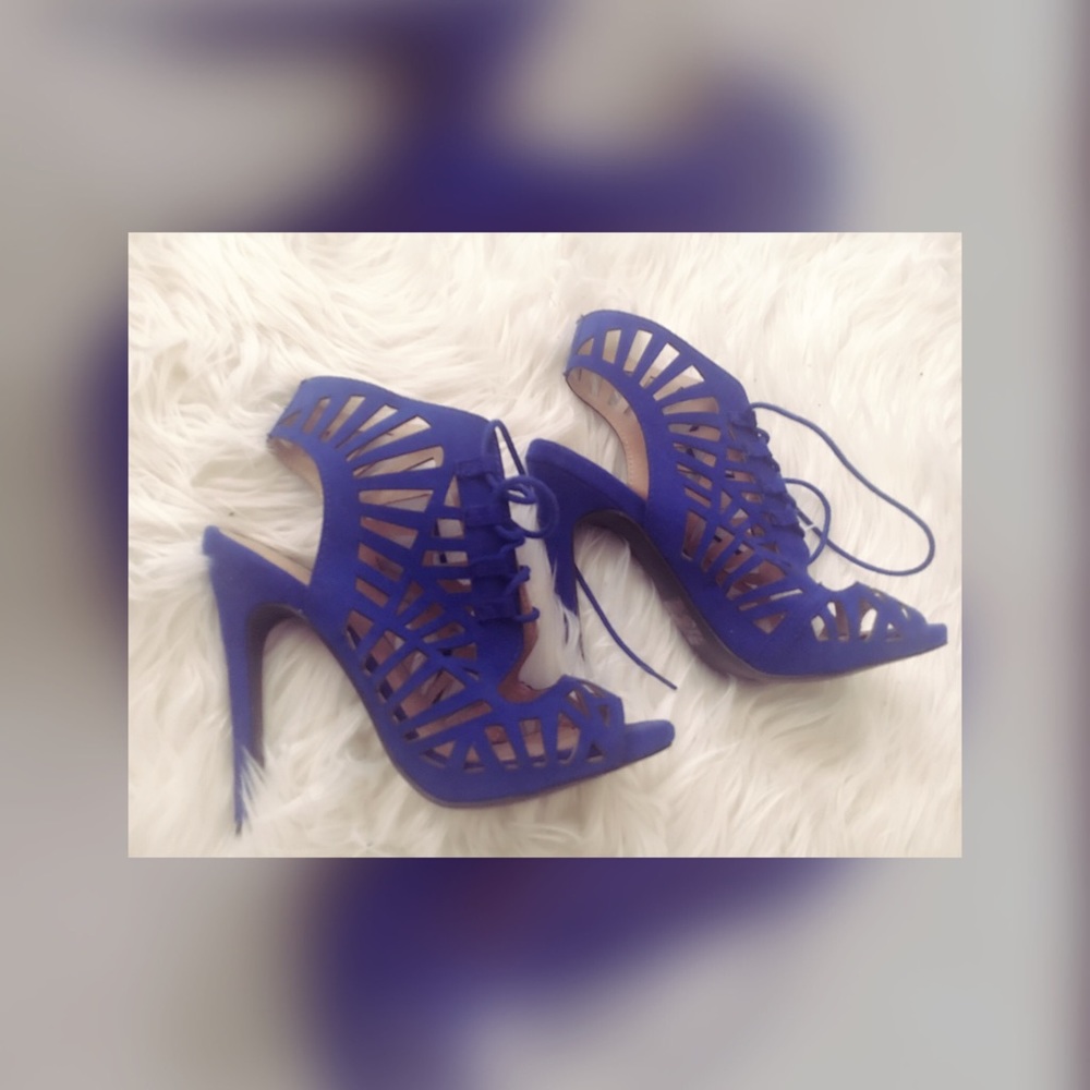 Qupid Caged Blue Heels NWOT💙