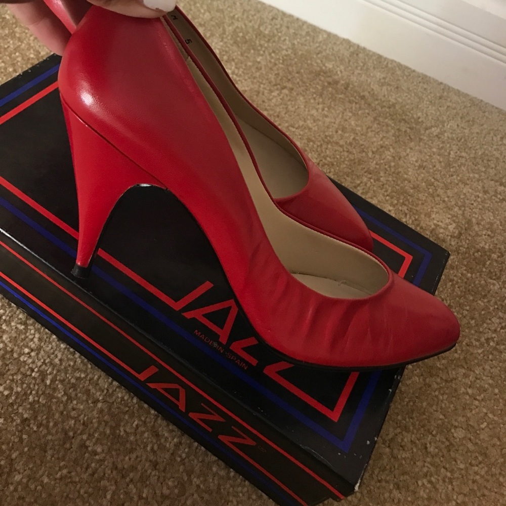 Vintage Red Pumps Gem