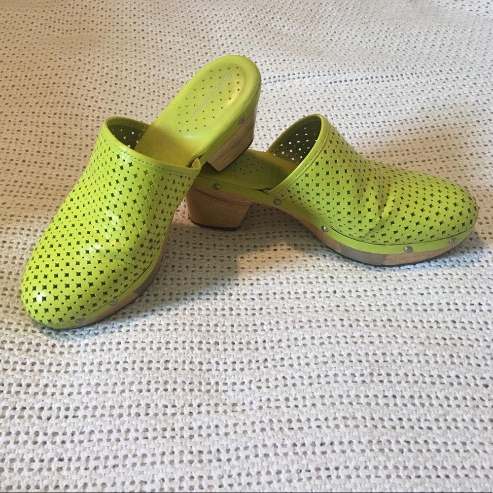 Rockport heeled clogs with Adidas adiPRENE comfort