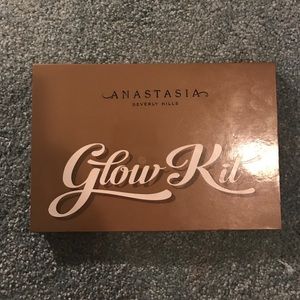 Anastasia Beverly Hills glow kit