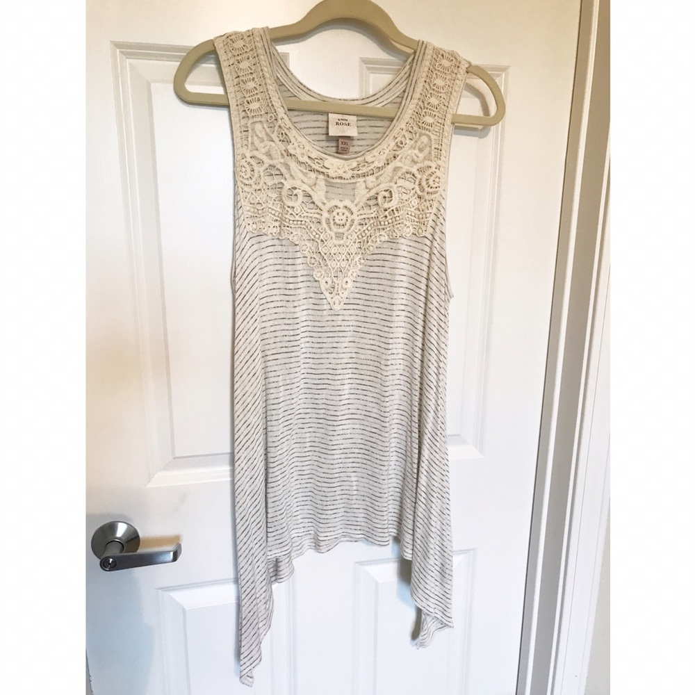 Flowing tank with lace detail by Knox Rose