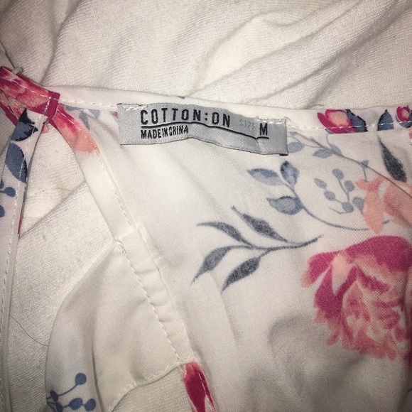 Cotton on beach style floral dress.back detail. - Picture 2 of 4