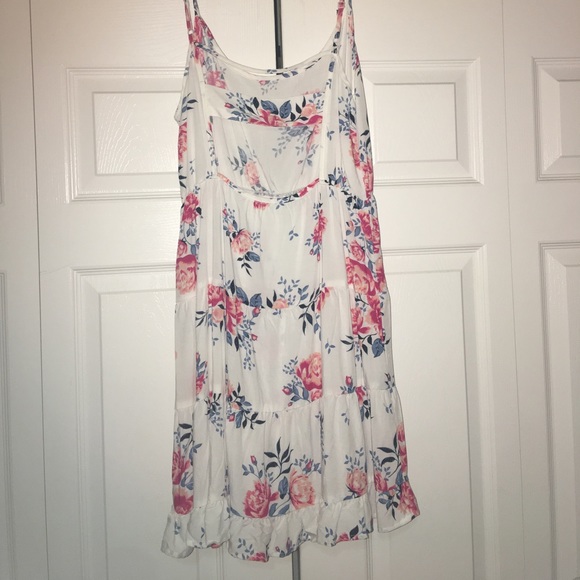 Cotton on beach style floral dress.back detail. - Picture 3 of 4