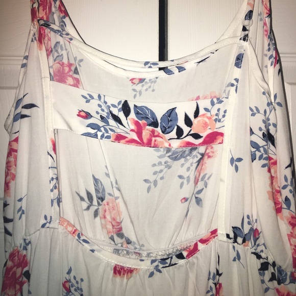 Cotton on beach style floral dress.back detail. - Picture 4 of 4