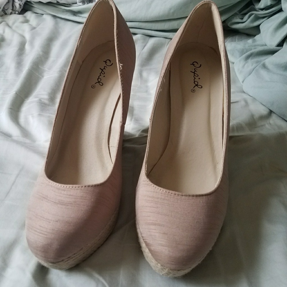 Beautiful cream colored shoes!