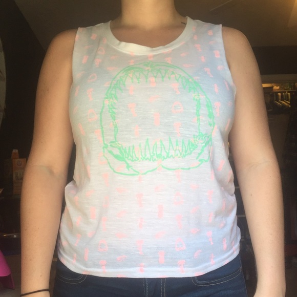 Seven summery tanks - Picture 6 of 8