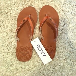 NWT!! Roxy braided flip flops ❗️CHEAPER on Mercari