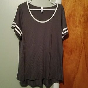 Lularoe tee