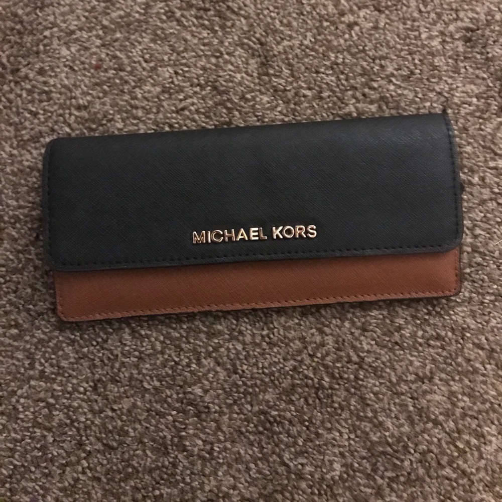 BEAUTIFUL Michael Kors Wallet