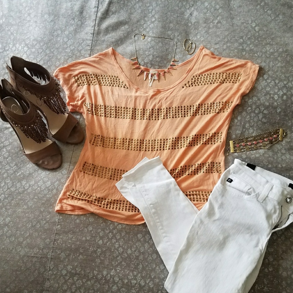 Peach SUPER soft gold studded tee from Buckle