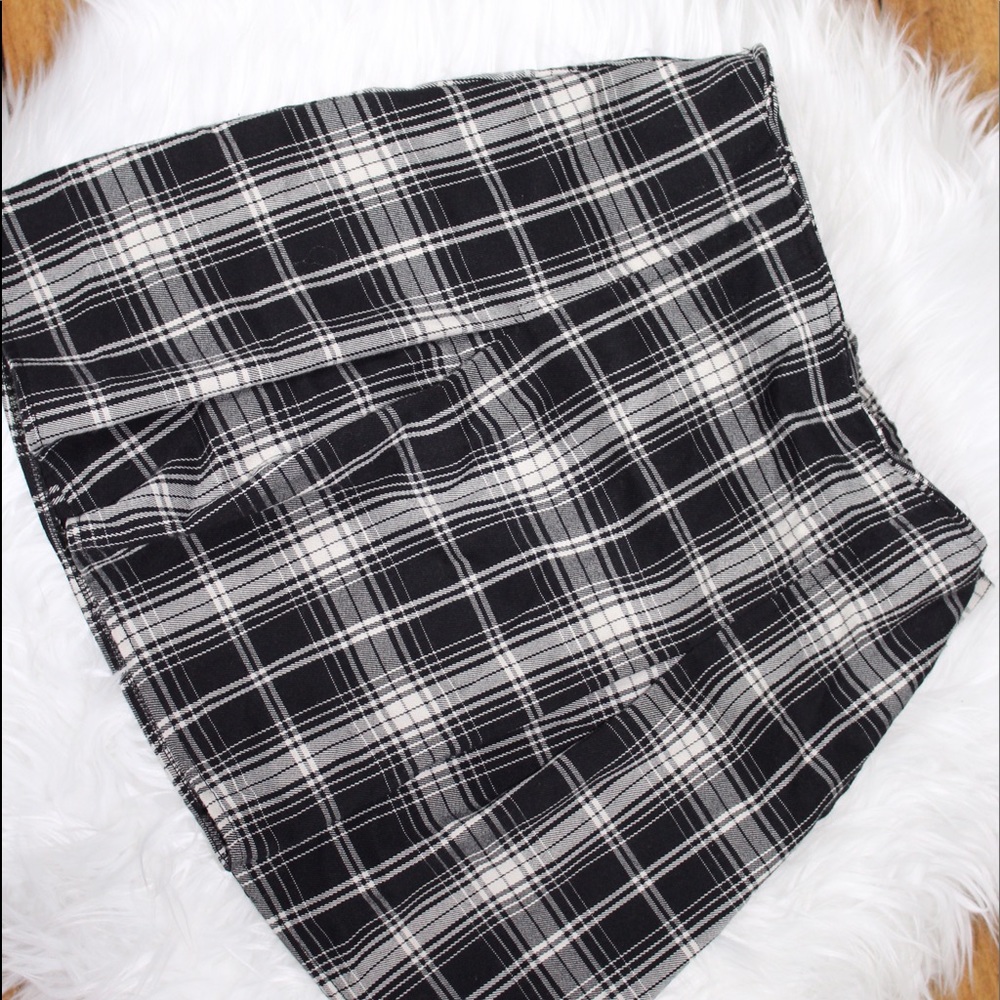 brandy melville plaid skirt