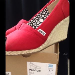 Toms Red 7.5 Canvas Wedge