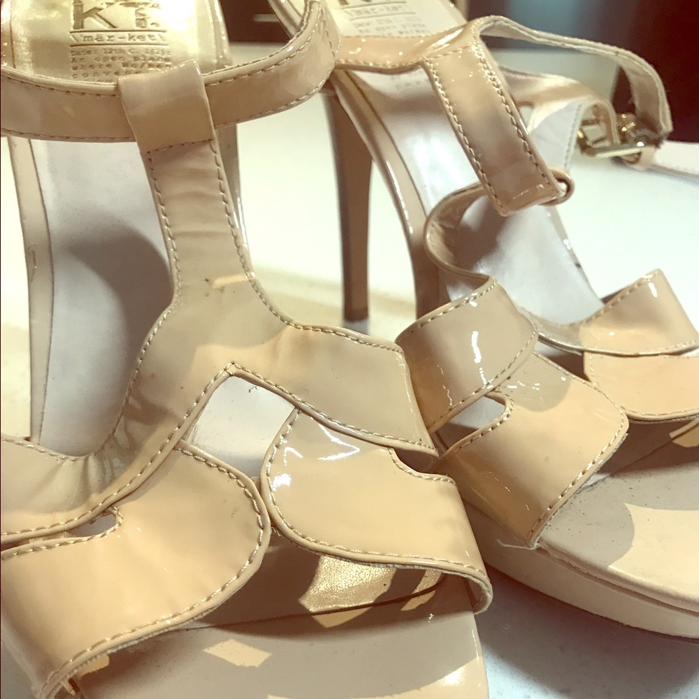 MRKT nude size 9 heels