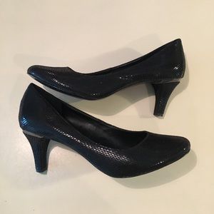 BCBGeneration. Black snake print heels 8.5