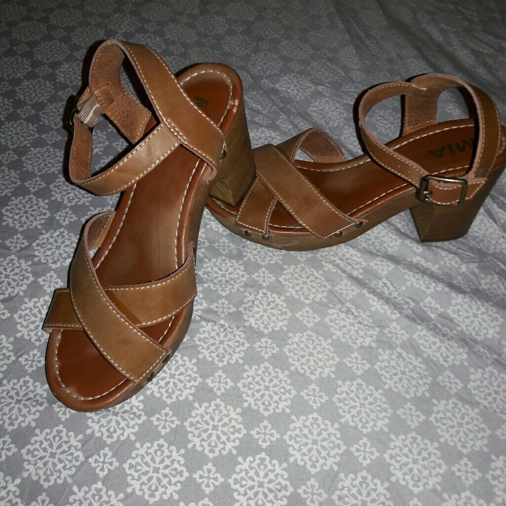 Cute Shoes with heel - Picture 2 of 3