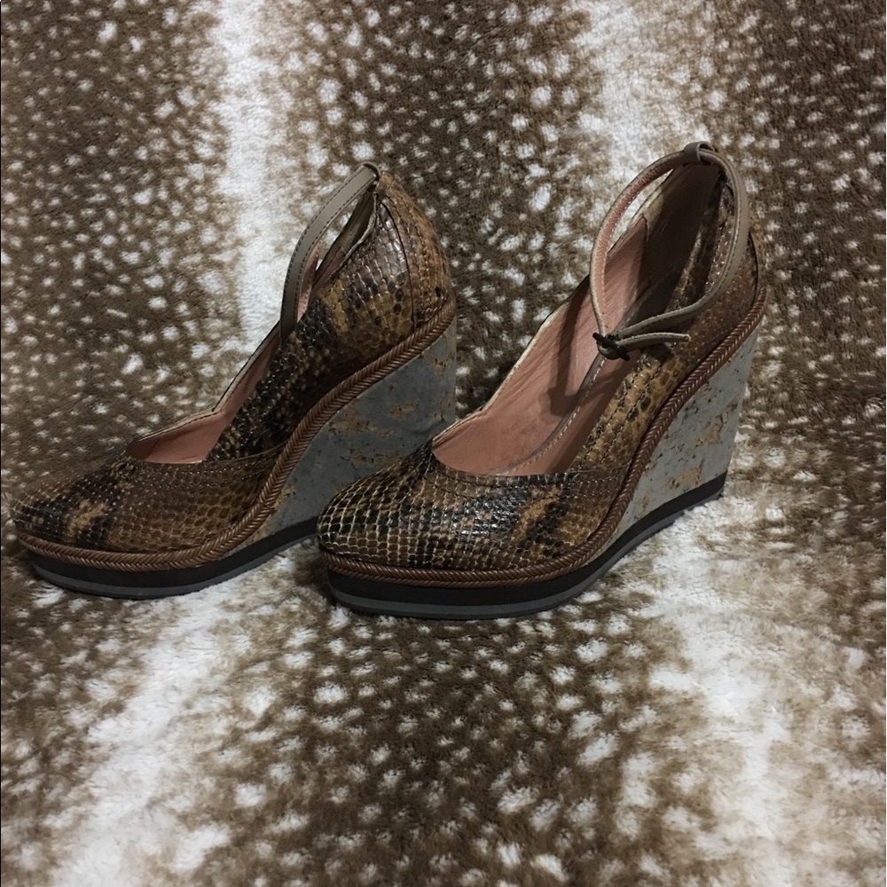 Snake skin wedges