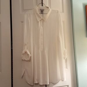 2X Cream colored blouse with pin tuck detail