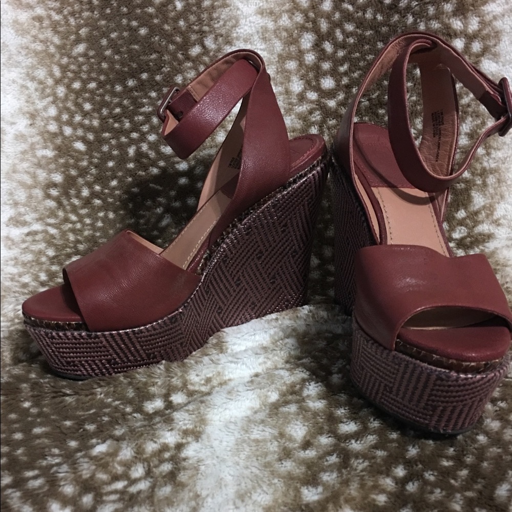 Maroon wedges