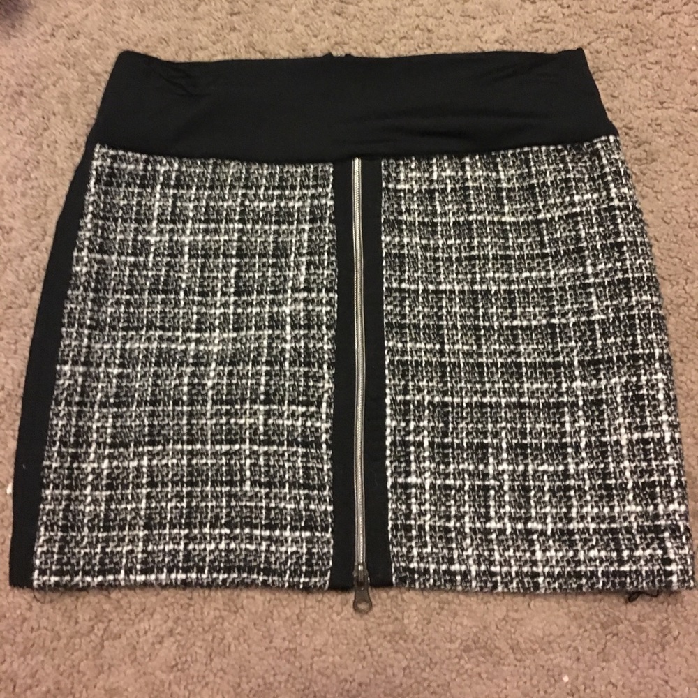 Black white and gray tweed mini skirt 💄