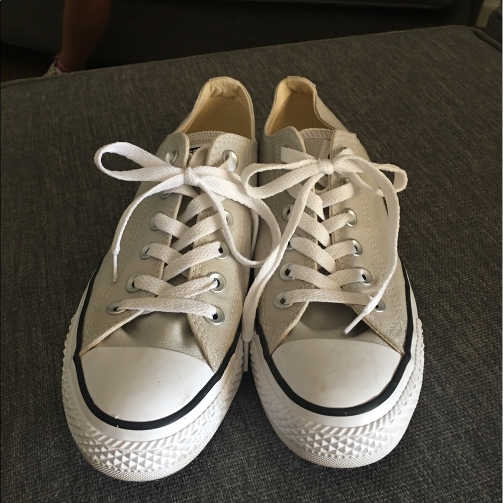 Light gray converse 7.5