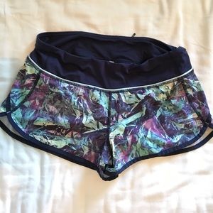 Lululemon shorts size 6
