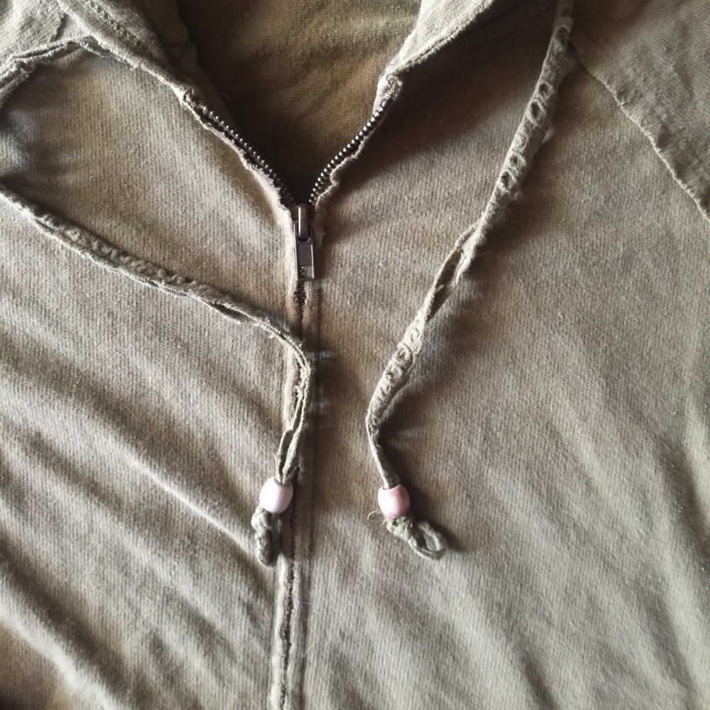 Super cute distressed hoodie - Picture 2 of 4