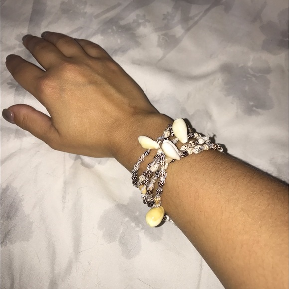 Shell Necklace - Picture 2 of 2