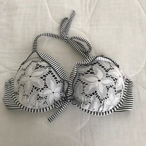 Victoria's Secret bathing suit top 34C