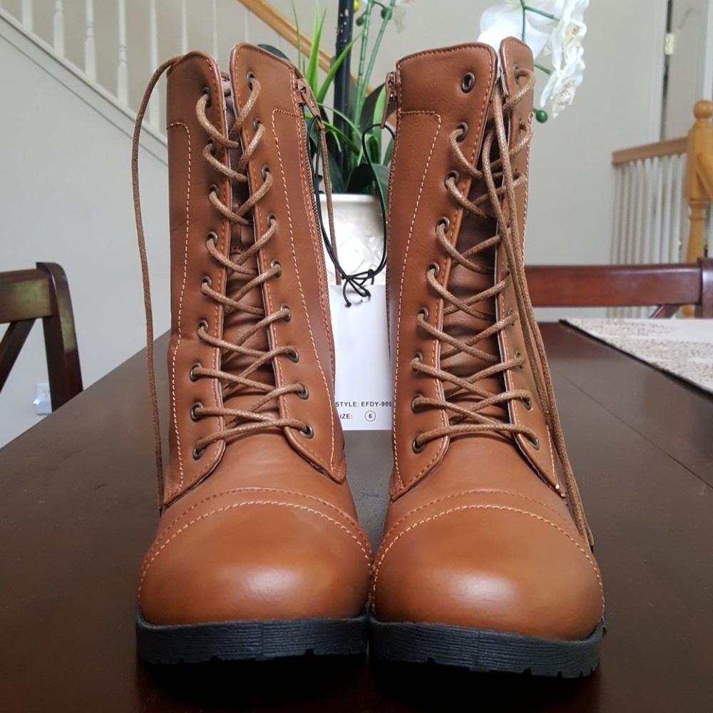 Combat Boots Size 6 In Womens