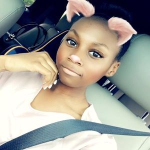 Meet your Posher, Kayla