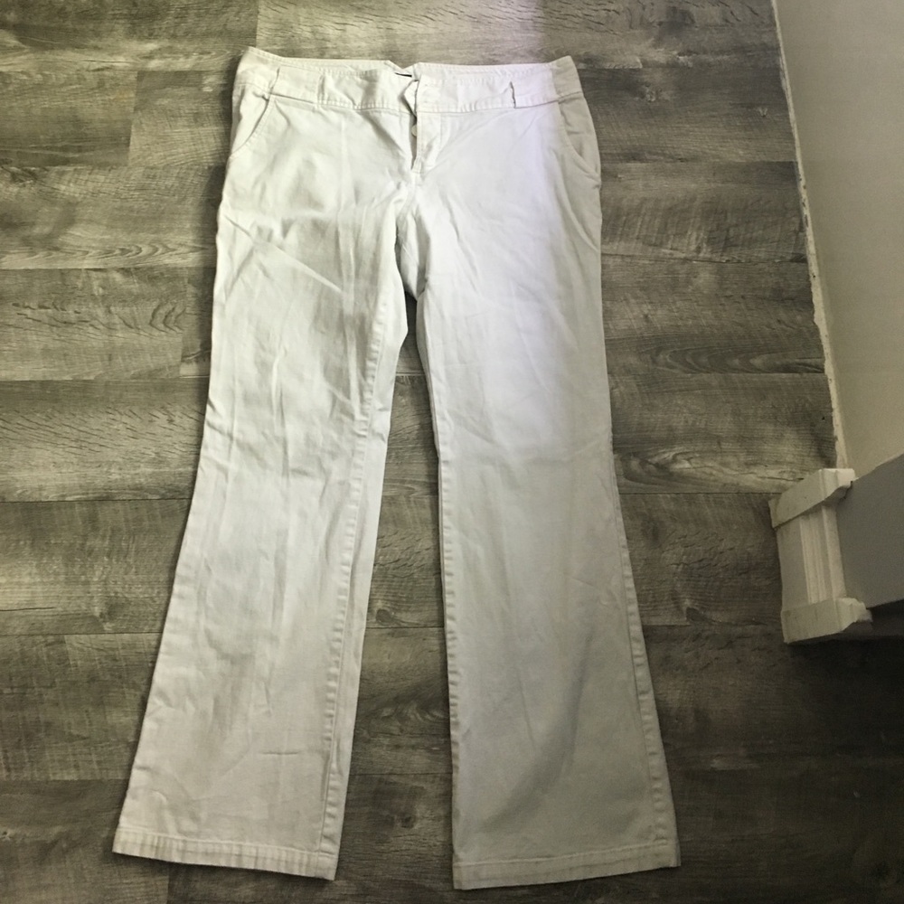 GAP white khaki pants