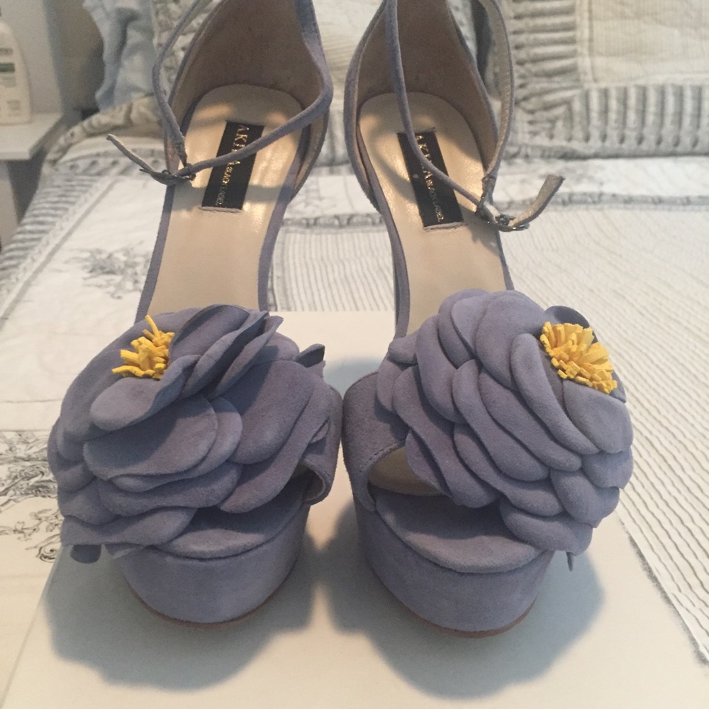 Brand new flower Akira stilettos