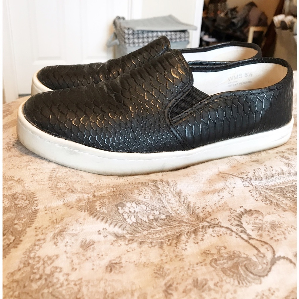 Report Slip on tennis shoes