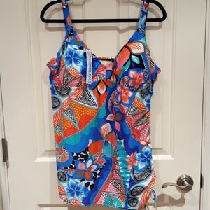 BNWT Tankini top 22W
