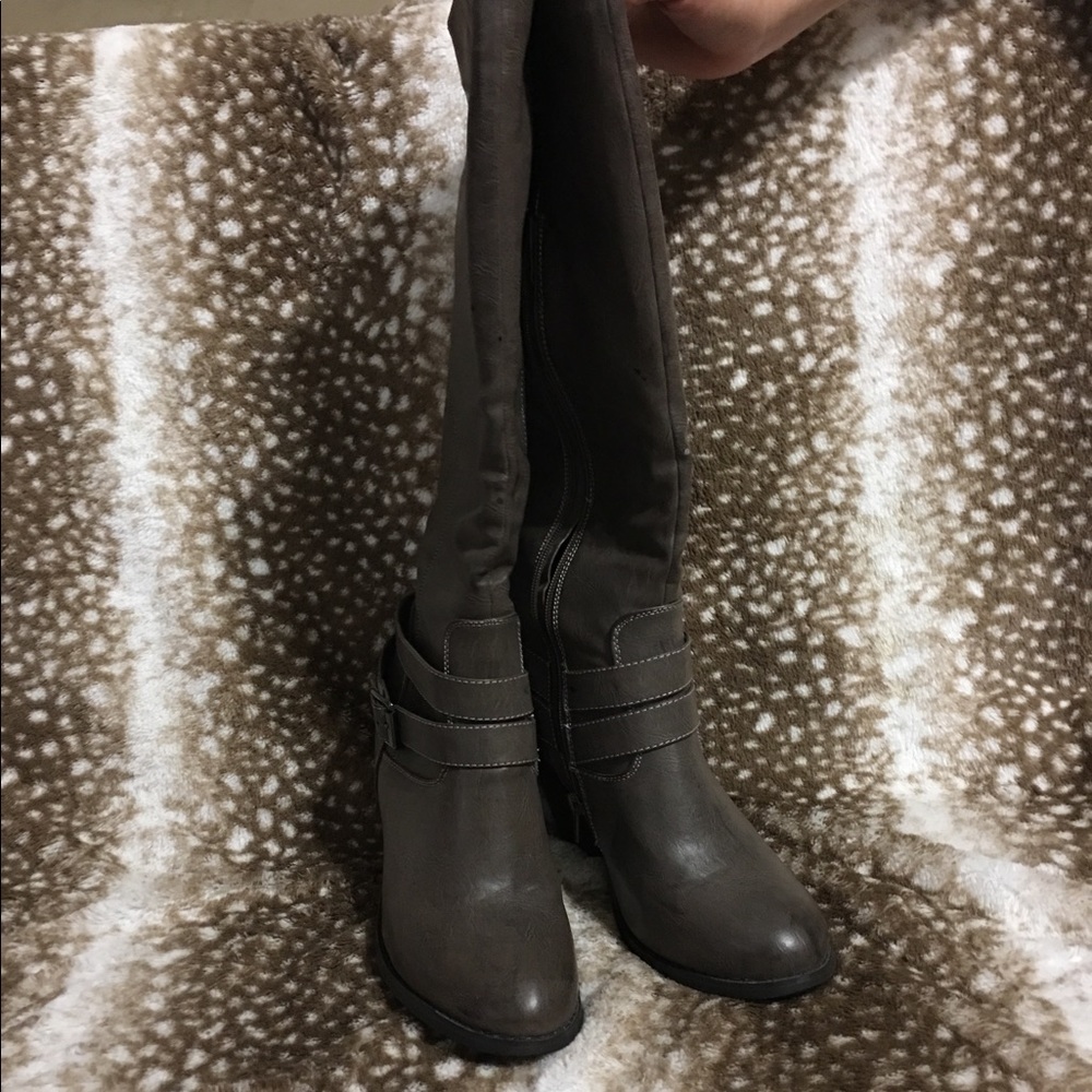 Grey boots