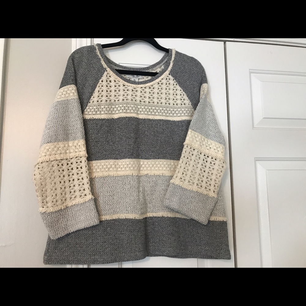 Gray and cream Pullover