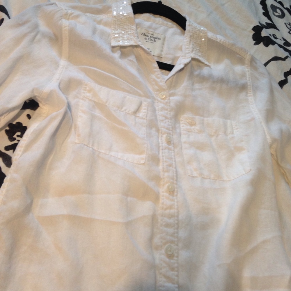 Abercrombie white long sleeved button-up shirt