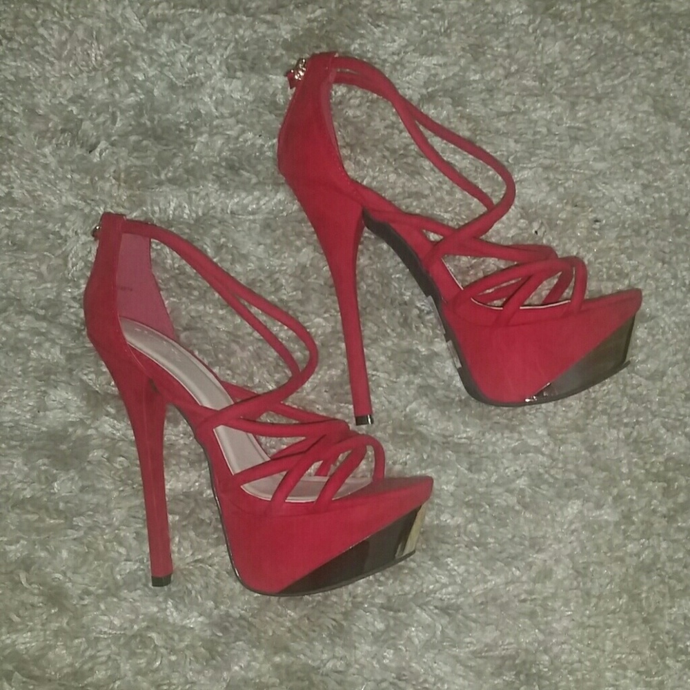 Red 4" Heel Stilleto w/ Gold Details