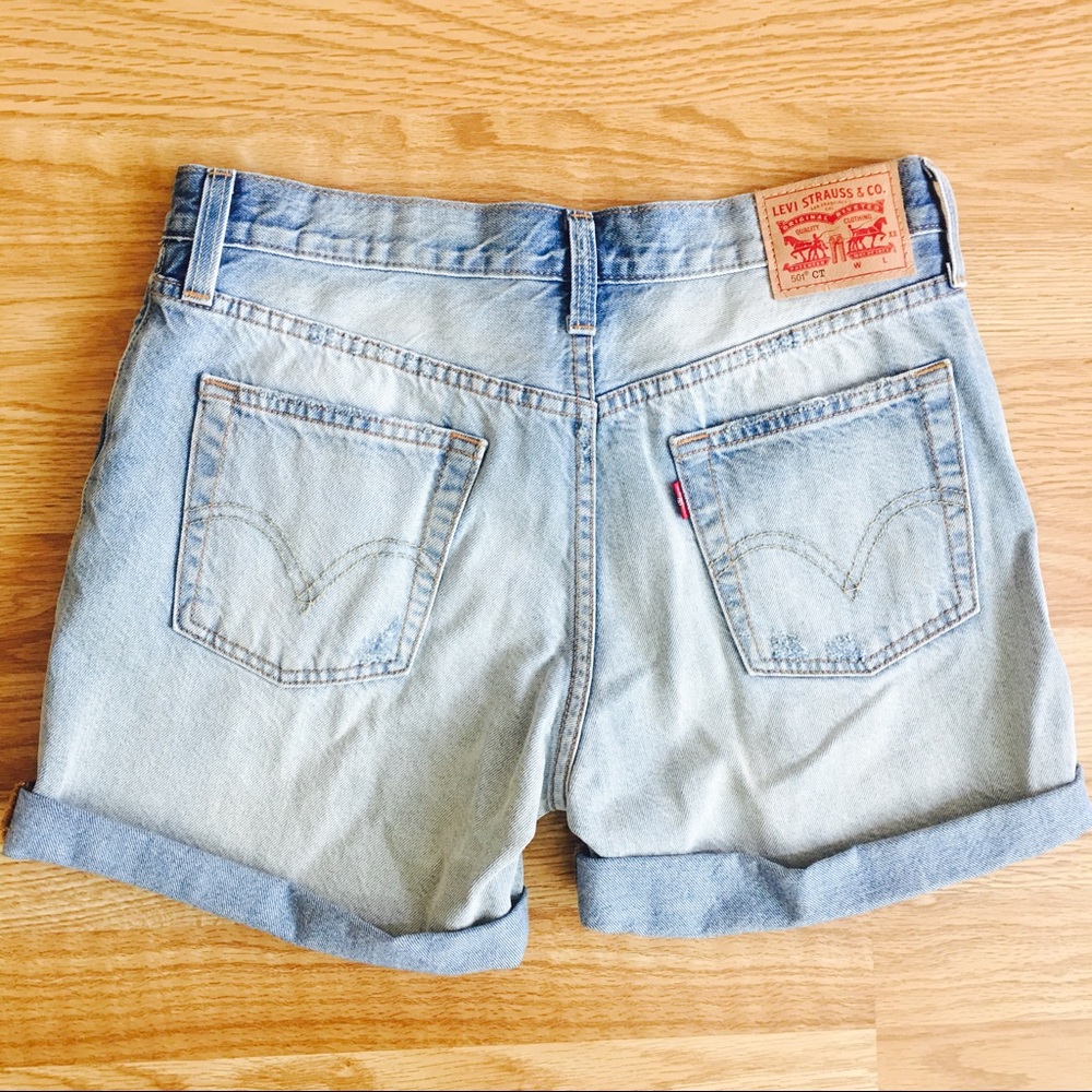 Levi's 501 Distressed jean shorts - Picture 3 of 4
