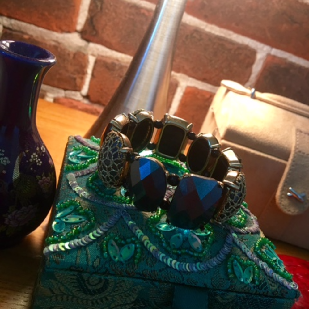 Black/Opalescent and Black Gold Stretchy Bracelet