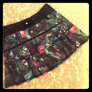 Lululemon Pace setter curious jungle 4 Tall