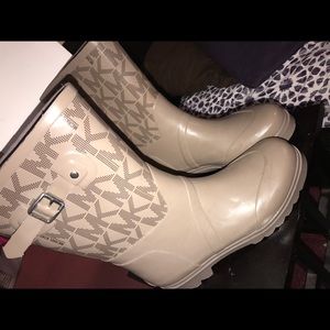 Michael kors rain boots